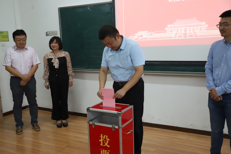 2003网站太阳集团召开第五届教职工代表大会第四次会议-3.JPG